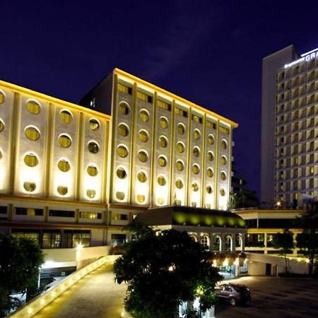 Grace Hotel Bangkok Exterior photo
